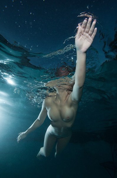 Подборка голых телочек под водой